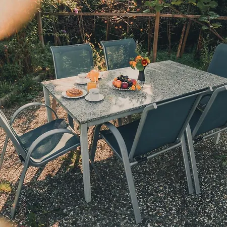 Gardenia-altach, 2-4 P, Kueche, Garten, Terrasse, Parkplatz, Wifi, Stellplatz *