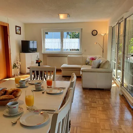 Apartamento Gardenia-altach, 2-4 P, Küche, Garten, Terrasse, Parkplatz, Wifi, Stellplatz *